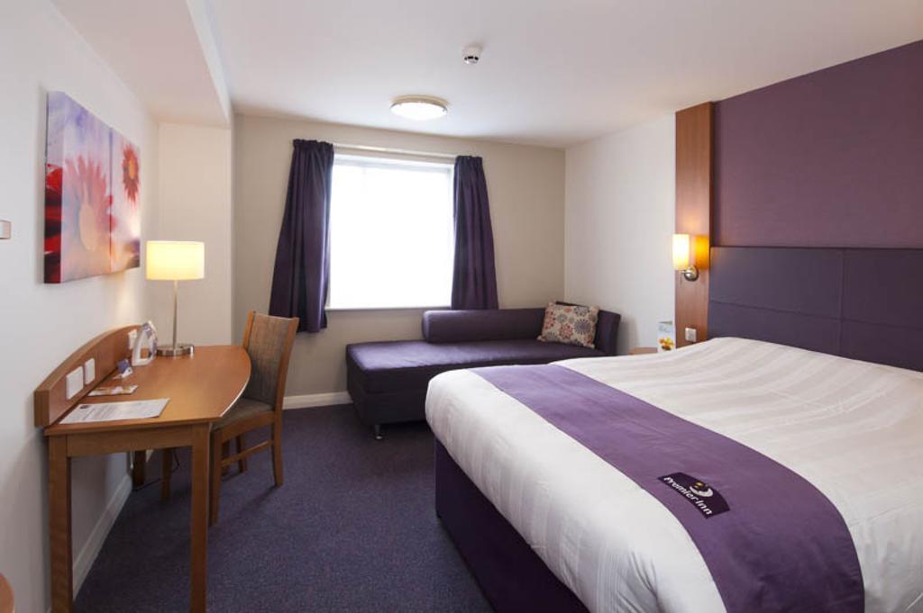 Premier Inn Portishead Exteriör bild