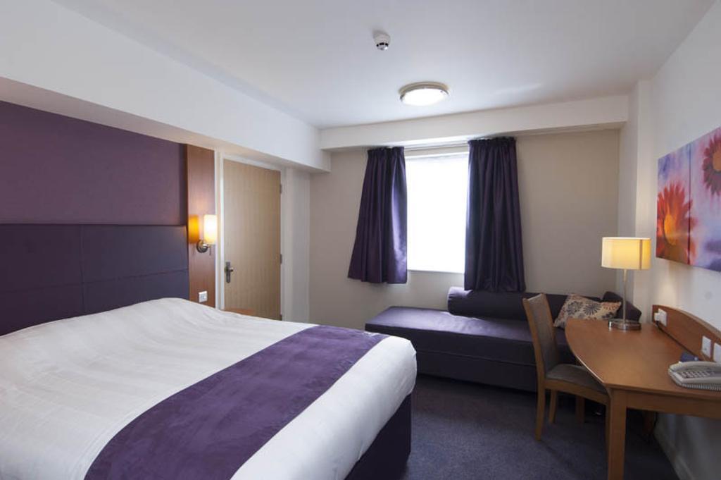 Premier Inn Portishead Exteriör bild