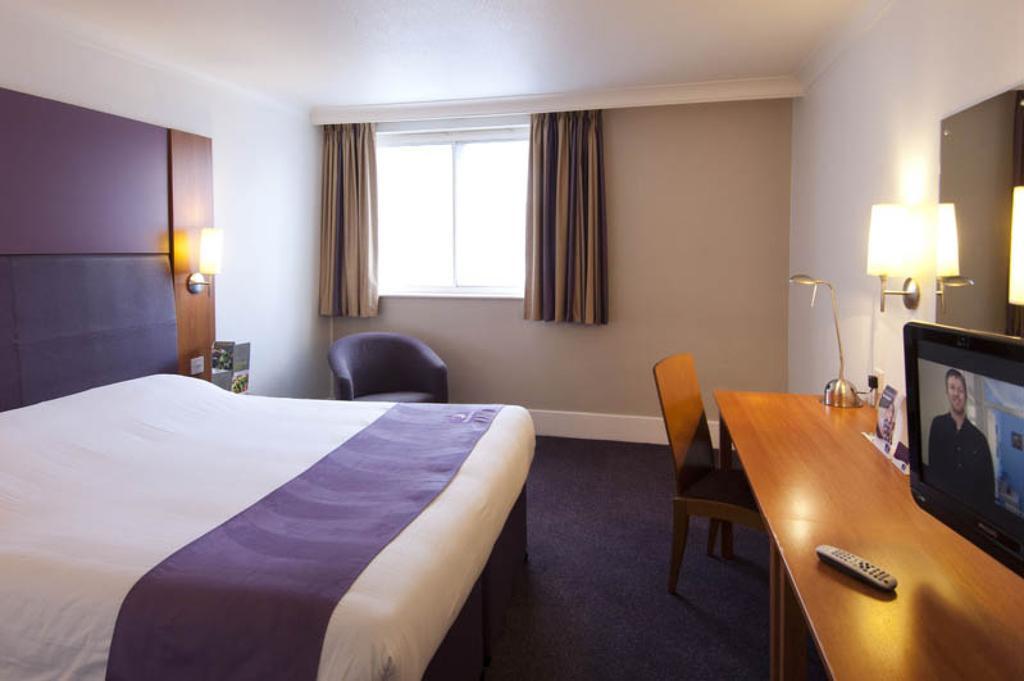 Premier Inn Portishead Exteriör bild